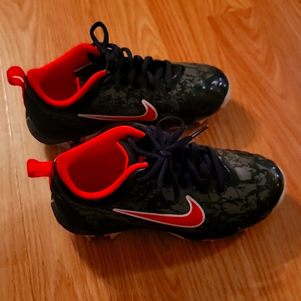 Baseball cleats